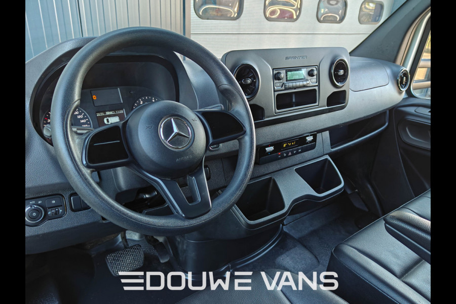 Mercedes-Benz Sprinter 317 170 PK Bakwagen Zijdeur Automaat Airco Leder DAB Laadklep Lat om Lat MBUX