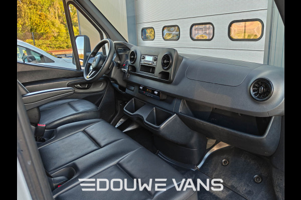 Mercedes-Benz Sprinter 317 170 PK Bakwagen Zijdeur Automaat Airco Leder DAB Laadklep Lat om Lat MBUX