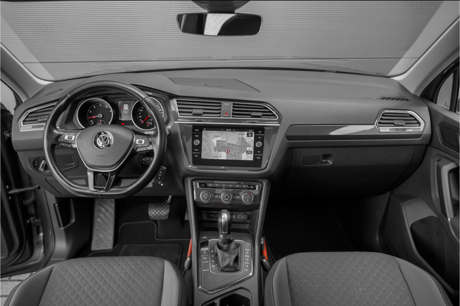 Volkswagen Tiguan 1.5 TSI ACT Comfortline Business Pano ACC Trekhaak