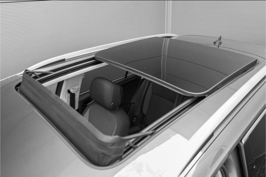 Volkswagen Tiguan 1.5 TSI ACT Comfortline Business Pano ACC Trekhaak