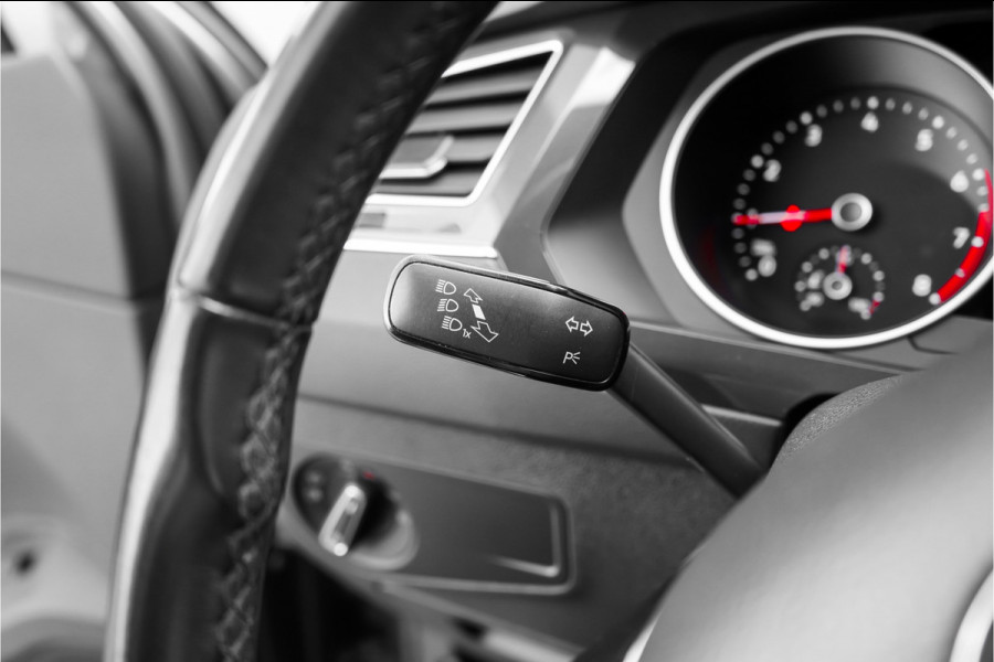 Volkswagen Tiguan 1.5 TSI ACT Comfortline Business Pano ACC Trekhaak