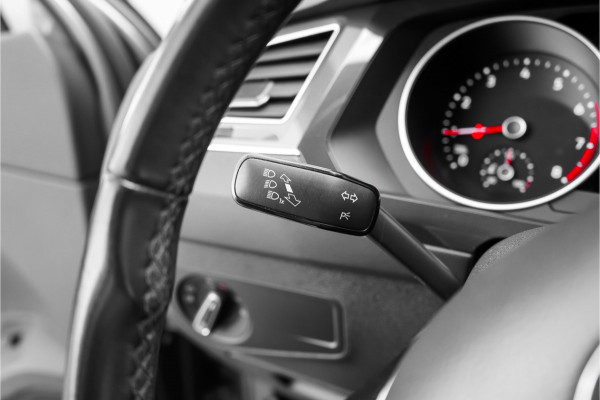 Volkswagen Tiguan 1.5 TSI ACT Comfortline Business Pano ACC Trekhaak