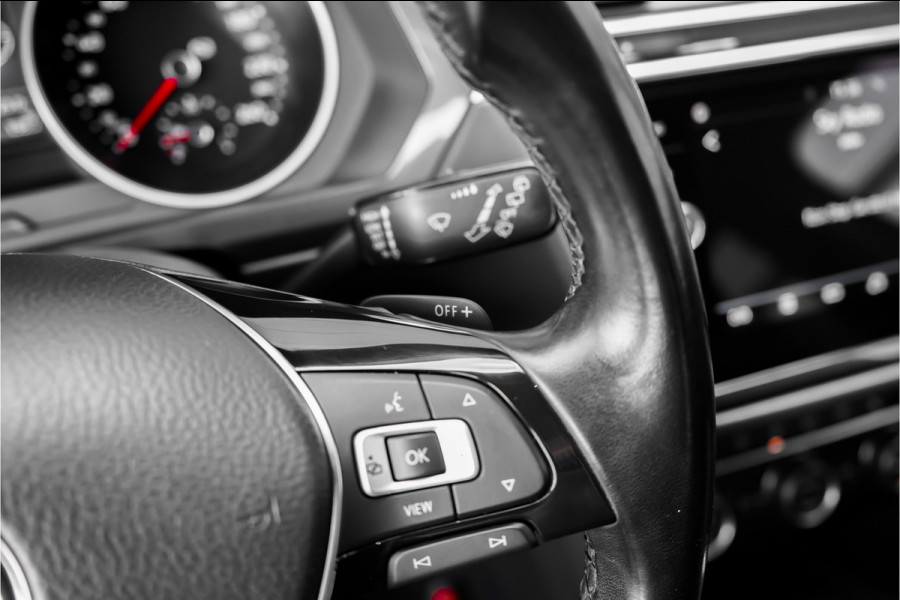 Volkswagen Tiguan 1.5 TSI ACT Comfortline Business Pano ACC Trekhaak