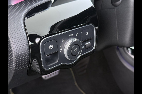 Mercedes-Benz A-Klasse A 250 AMG line | Pano Distronic Multibeam Burmester