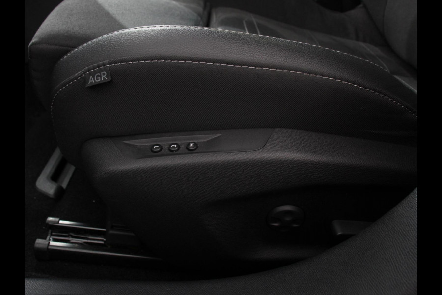Opel Astra Sports Tourer 1.2 Turbo Hybrid GS Automaat Climate control Adaptieve cruise control Panorama dak Stoelverwarming Stuurverwarming Navigatie Apple Carplay/ Android Auto Lichtmetalen velgen