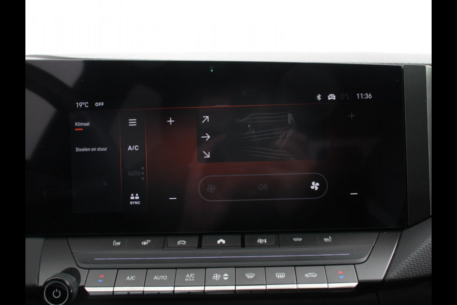 Opel Astra Sports Tourer 1.2 Turbo Hybrid GS Automaat Climate control Adaptieve cruise control Panorama dak Stoelverwarming Stuurverwarming Navigatie Apple Carplay/ Android Auto Lichtmetalen velgen
