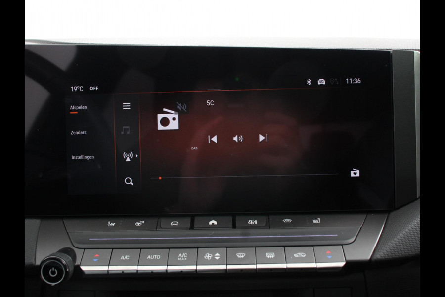 Opel Astra Sports Tourer 1.2 Turbo Hybrid GS Automaat Climate control Adaptieve cruise control Panorama dak Stoelverwarming Stuurverwarming Navigatie Apple Carplay/ Android Auto Lichtmetalen velgen