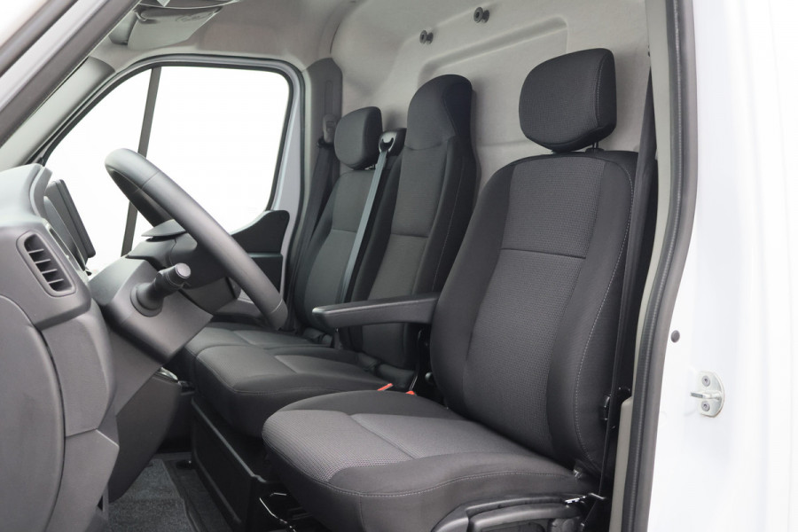 Renault Master T35 2.3 dCi 180 L2H2 3-Zits, Camera, Apple Carplay, Trekhaak, Cruise, PDC