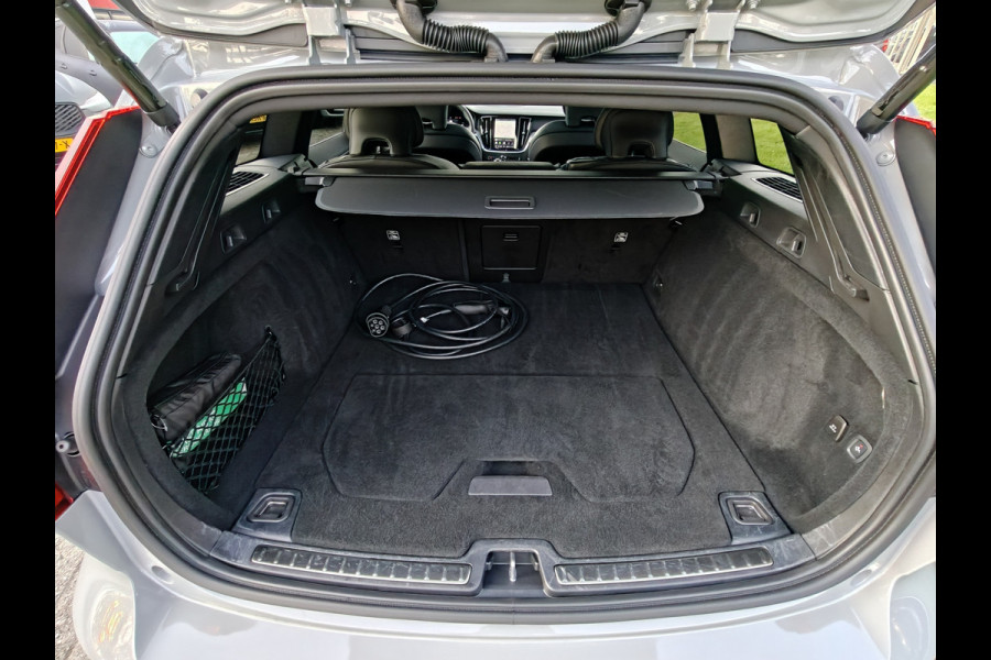 Volvo V60 T8 455PK Plug-in hybrid AWD Plus Dark | BLIS | ACC | Trekhaak | Pano | HUD | H&K | Elektr. Stoelen | 360 Camera |
