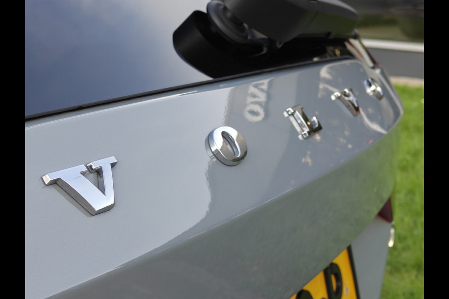 Volvo V60 T8 455PK Plug-in hybrid AWD Plus Dark | BLIS | ACC | Trekhaak | Pano | HUD | H&K | Elektr. Stoelen | 360 Camera |