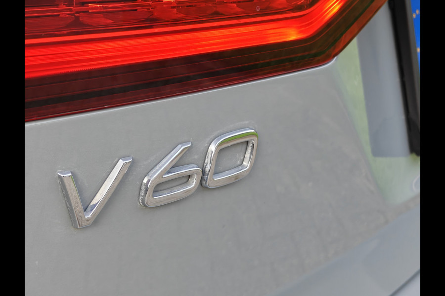 Volvo V60 T8 455PK Plug-in hybrid AWD Plus Dark | BLIS | ACC | Trekhaak | Pano | HUD | H&K | Elektr. Stoelen | 360 Camera |