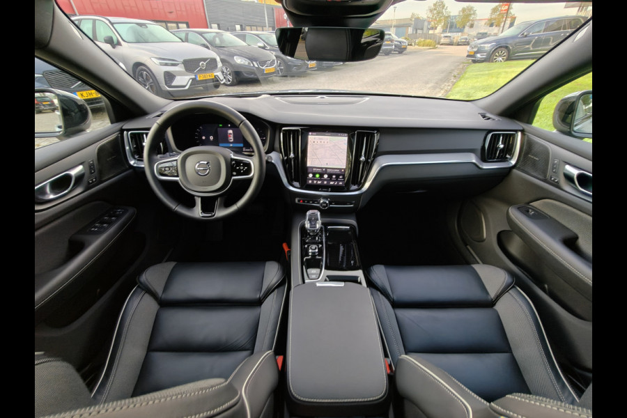 Volvo V60 T8 455PK Plug-in hybrid AWD Plus Dark | BLIS | ACC | Trekhaak | Pano | HUD | H&K | Elektr. Stoelen | 360 Camera |