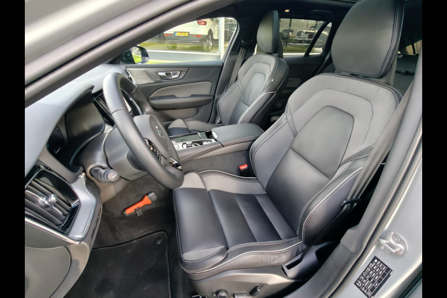 Volvo V60 T8 455PK Plug-in hybrid AWD Plus Dark | BLIS | ACC | Trekhaak | Pano | HUD | H&K | Elektr. Stoelen | 360 Camera |