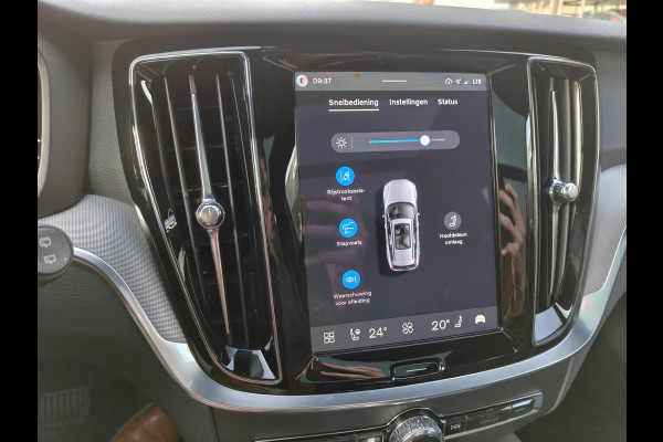 Volvo V60 T8 455PK Plug-in hybrid AWD Plus Dark | BLIS | ACC | Trekhaak | Pano | HUD | H&K | Elektr. Stoelen | 360 Camera |