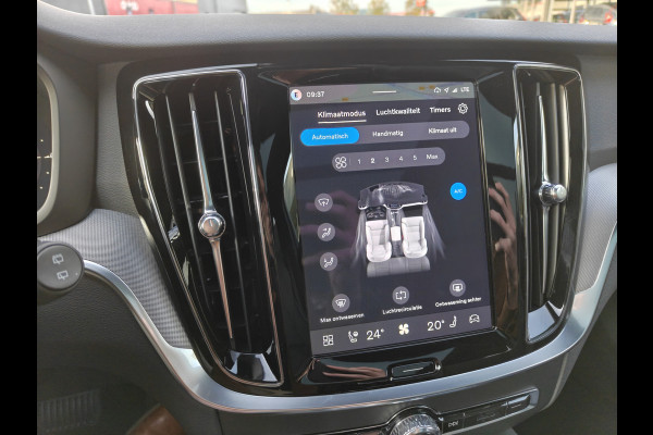 Volvo V60 T8 455PK Plug-in hybrid AWD Plus Dark | BLIS | ACC | Trekhaak | Pano | HUD | H&K | Elektr. Stoelen | 360 Camera |