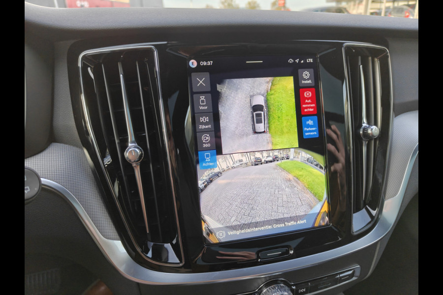Volvo V60 T8 455PK Plug-in hybrid AWD Plus Dark | BLIS | ACC | Trekhaak | Pano | HUD | H&K | Elektr. Stoelen | 360 Camera |
