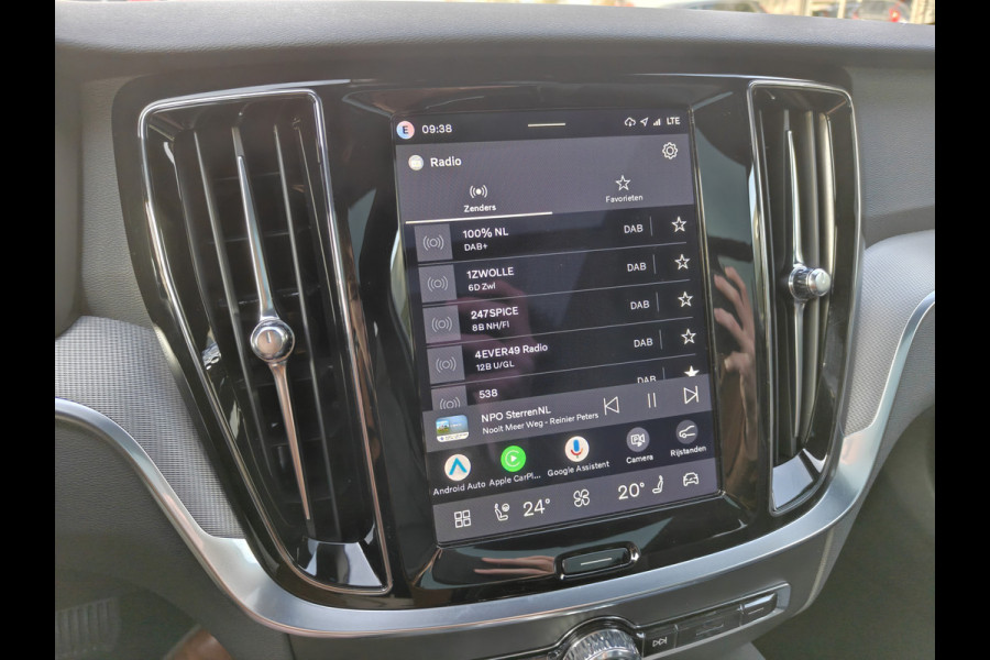 Volvo V60 T8 455PK Plug-in hybrid AWD Plus Dark | BLIS | ACC | Trekhaak | Pano | HUD | H&K | Elektr. Stoelen | 360 Camera |