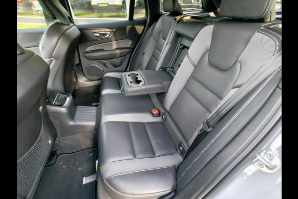 Volvo V60 T8 455PK Plug-in hybrid AWD Plus Dark | BLIS | ACC | Trekhaak | Pano | HUD | H&K | Elektr. Stoelen | 360 Camera |