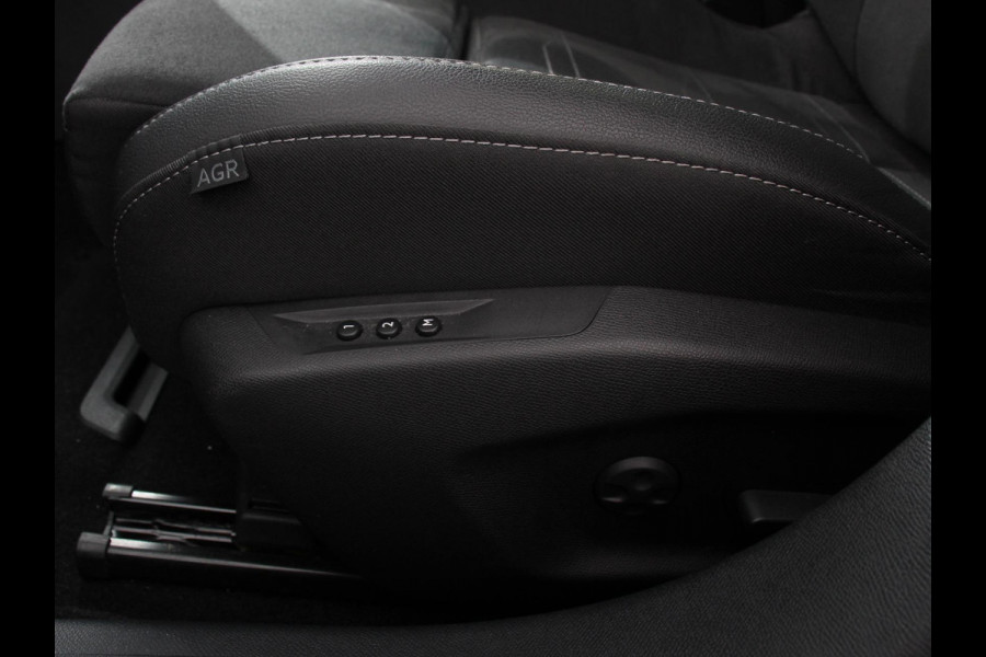 Opel Astra Sports Tourer 1.2 Turbo Hybrid GS Automaat Climate control Adaptieve cruise control Panorama dak Stoelverwarming Stuurverwarming Navigatie Apple Carplay/ Android Auto Lichtmetalen velgen