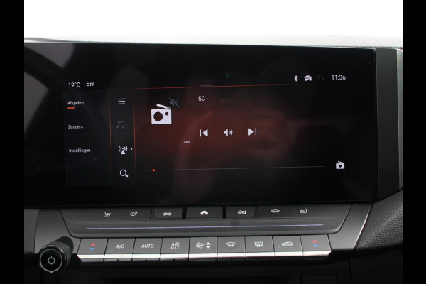 Opel Astra Sports Tourer 1.2 Turbo Hybrid GS Automaat Climate control Adaptieve cruise control Panorama dak Stoelverwarming Stuurverwarming Navigatie Apple Carplay/ Android Auto Lichtmetalen velgen
