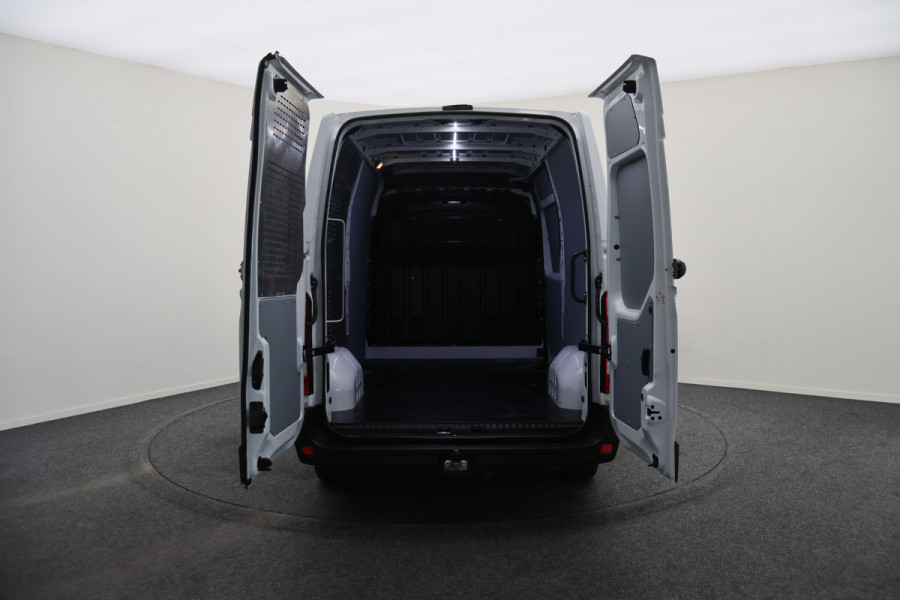 Renault Master T35 2.3 dCi 180 L2H2 3-Zits, Camera, Apple Carplay, Trekhaak, Cruise, PDC
