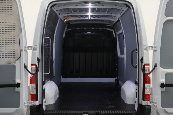 Renault Master T35 2.3 dCi 180 L2H2 3-Zits, Camera, Apple Carplay, Trekhaak, Cruise, PDC
