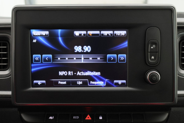 Renault Master T35 2.3 dCi 180 L2H2 3-Zits, Camera, Apple Carplay, Trekhaak, Cruise, PDC