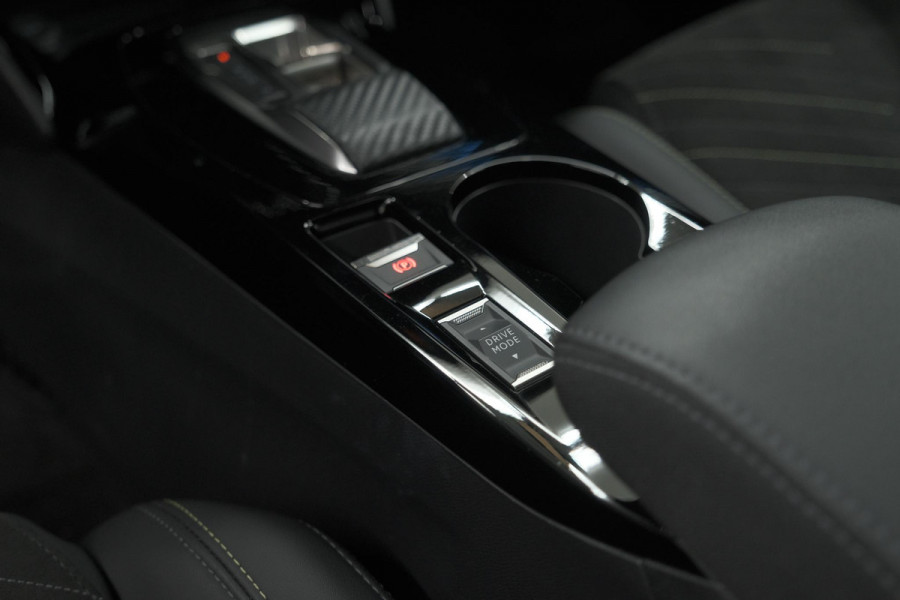 Peugeot 208 1.2 Hybrid 145 e-DCS6 GT | Alcantara Pakket | Camera | Apple Carplay | Stoelverwarming