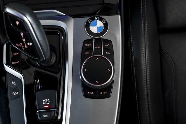 BMW X3 xDrive20i 184 PK High Executive Org. NL | M-Sport | Afn. Trekhaak | All season | Cruise | Stoelverw. | PDC | Camera | NAV | ECC | Elek. Klep | LM 20" |