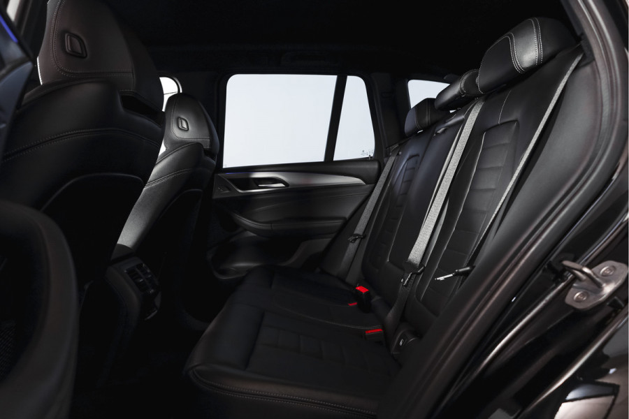 BMW X3 xDrive20i 184 PK High Executive Org. NL | M-Sport | Afn. Trekhaak | All season | Cruise | Stoelverw. | PDC | Camera | NAV | ECC | Elek. Klep | LM 20" |