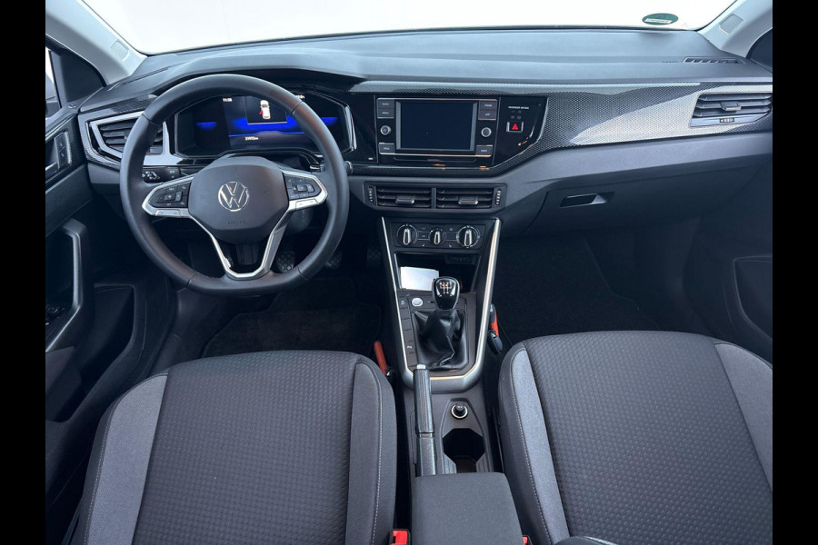 Volkswagen Polo 1.0 TSI Life 95 pk | Navigatie via App | Parkeersensoren | Achteruitrijcamera | Adaptieve cruise control | Stoelverwarming | Lane assist | LED |
