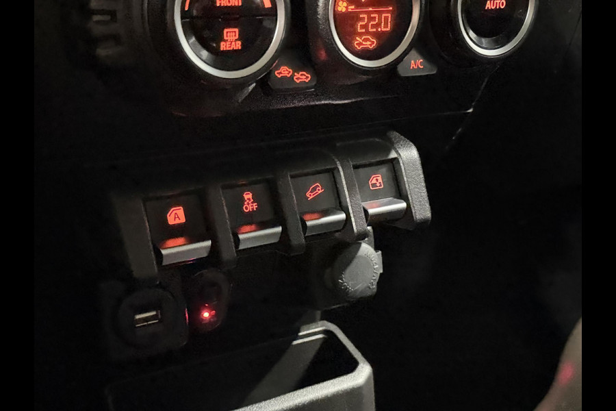 Suzuki Jimny 1.5 Stijl 4 persoons | Trekhaak | Stoelverwarming | Cruise-/climate control | Achteruitrij camera | Carplay