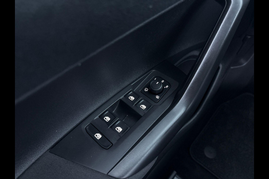 Volkswagen Polo 1.0 TSI Life 95 pk | Navigatie via App | Parkeersensoren | Achteruitrijcamera | Adaptieve cruise control | Stoelverwarming | Lane assist | LED |