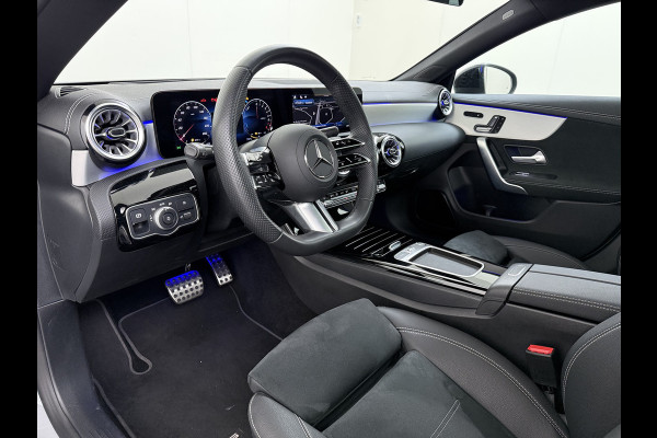 Mercedes-Benz CLA-Klasse CLA 250 e AMG line | Panorama Multibeam HUD Keyless Dodehoek