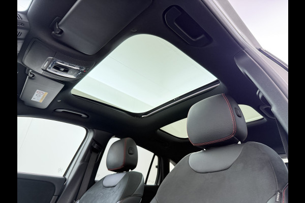 Mercedes-Benz GLA GLA 250 4MATIC AMG Line | Trekhaak Panorama Dodehoek Sfeerverlichting