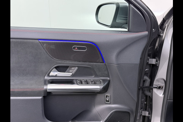 Mercedes-Benz GLA GLA 250 4MATIC AMG Line | Trekhaak Panorama Dodehoek Sfeerverlichting