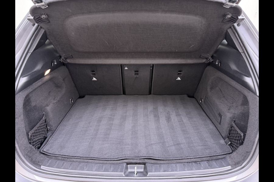 Mercedes-Benz GLA GLA 250 4MATIC AMG Line | Trekhaak Panorama Dodehoek Sfeerverlichting