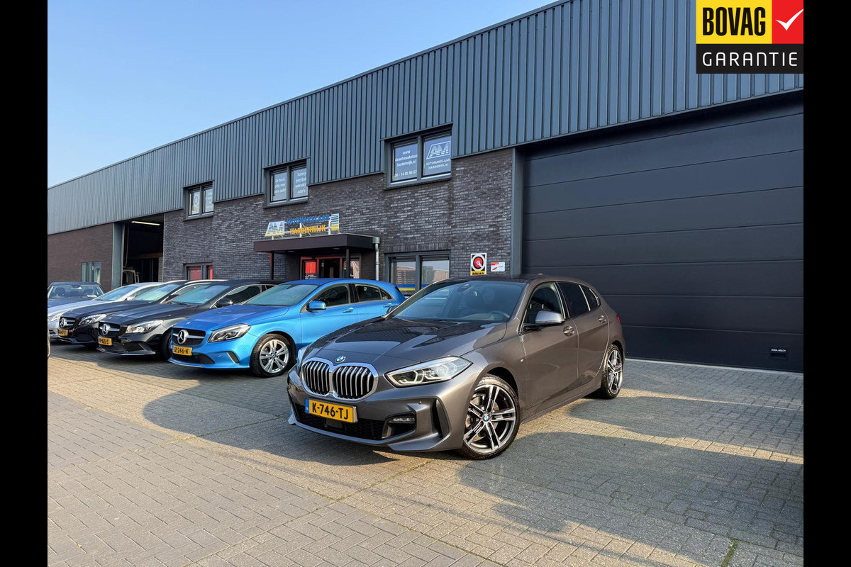 BMW 1-serie 116d Executive | 1E EIGENAAR | 3/6/12MND GARANTIE | AUTOMAAT | LED | CARPLAY | SFEERVERLICHTING | CRUISE | AIRCO |