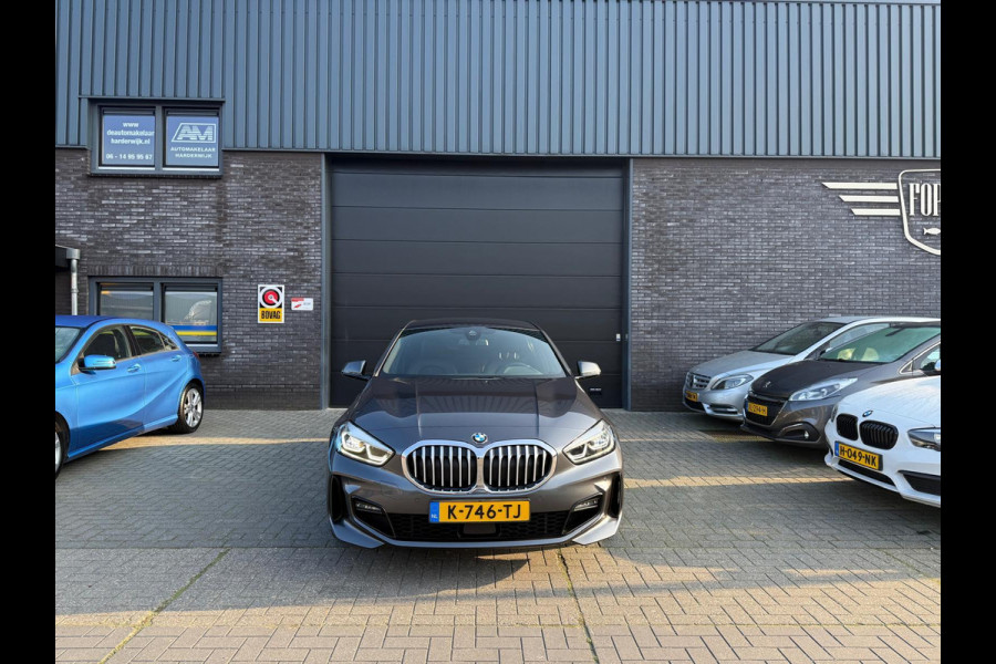 BMW 1-serie 116d Executive | 1E EIGENAAR | 3/6/12MND GARANTIE | AUTOMAAT | LED | CARPLAY | SFEERVERLICHTING | CRUISE | AIRCO |