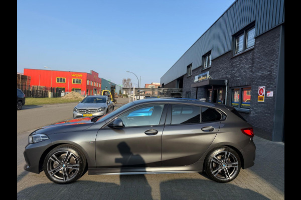 BMW 1-serie 116d Executive | 1E EIGENAAR | 3/6/12MND GARANTIE | AUTOMAAT | LED | CARPLAY | SFEERVERLICHTING | CRUISE | AIRCO |