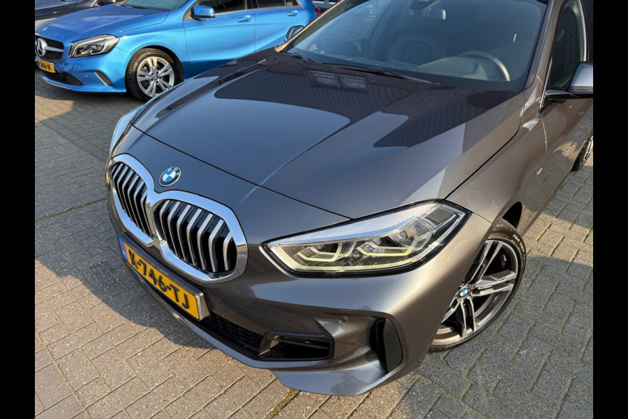 BMW 1-serie 116d Executive | 1E EIGENAAR | 3/6/12MND GARANTIE | AUTOMAAT | LED | CARPLAY | SFEERVERLICHTING | CRUISE | AIRCO |