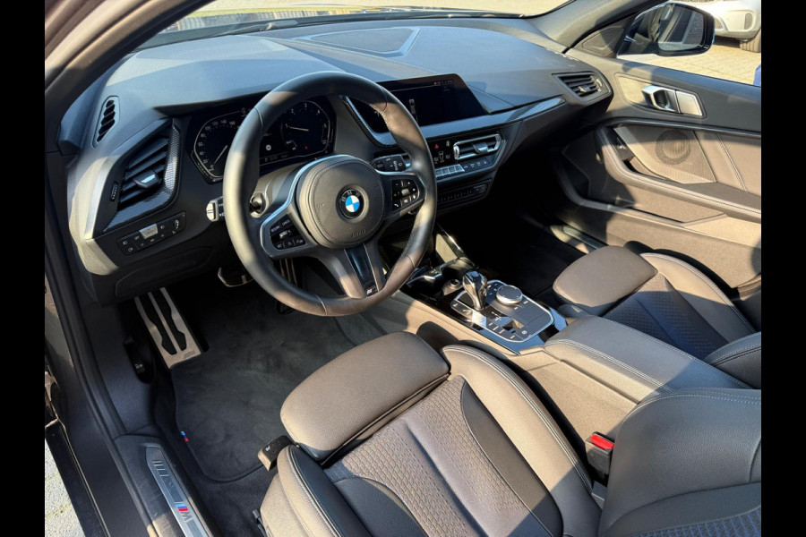 BMW 1-serie 116d Executive | 1E EIGENAAR | 3/6/12MND GARANTIE | AUTOMAAT | LED | CARPLAY | SFEERVERLICHTING | CRUISE | AIRCO |