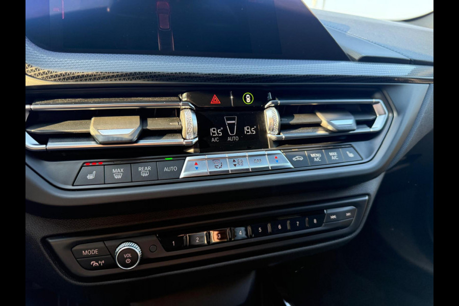 BMW 1-serie 116d Executive | 1E EIGENAAR | 3/6/12MND GARANTIE | AUTOMAAT | LED | CARPLAY | SFEERVERLICHTING | CRUISE | AIRCO |