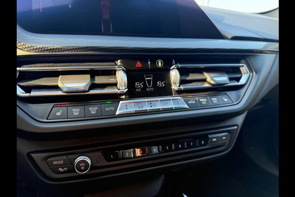 BMW 1-serie 116d Executive | 1E EIGENAAR | 3/6/12MND GARANTIE | AUTOMAAT | LED | CARPLAY | SFEERVERLICHTING | CRUISE | AIRCO |