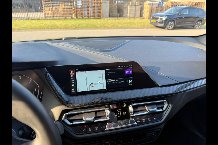 BMW 1-serie 116d Executive | 1E EIGENAAR | 3/6/12MND GARANTIE | AUTOMAAT | LED | CARPLAY | SFEERVERLICHTING | CRUISE | AIRCO |