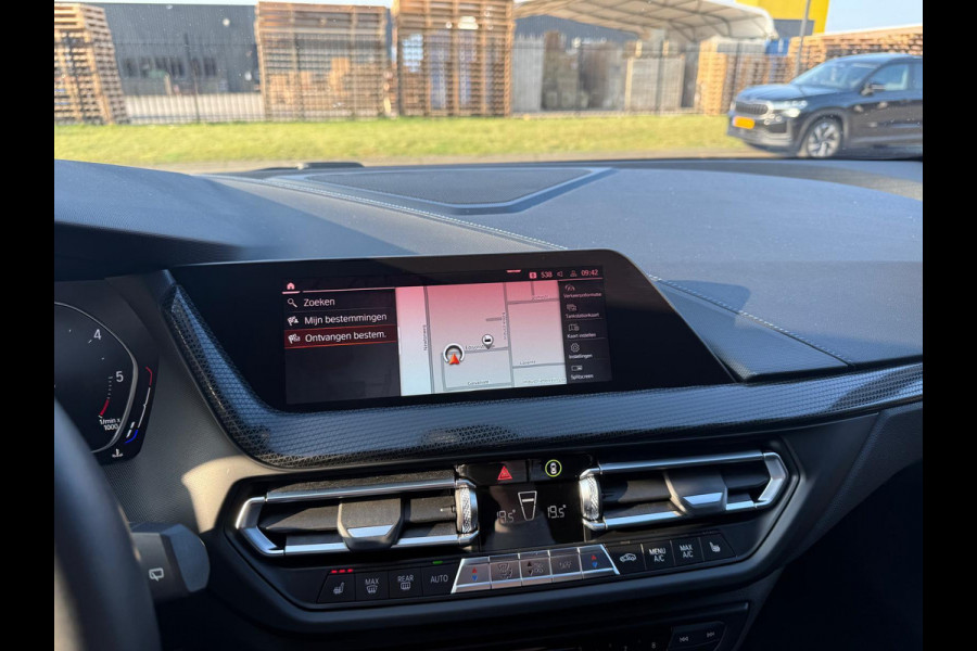 BMW 1-serie 116d Executive | 1E EIGENAAR | 3/6/12MND GARANTIE | AUTOMAAT | LED | CARPLAY | SFEERVERLICHTING | CRUISE | AIRCO |