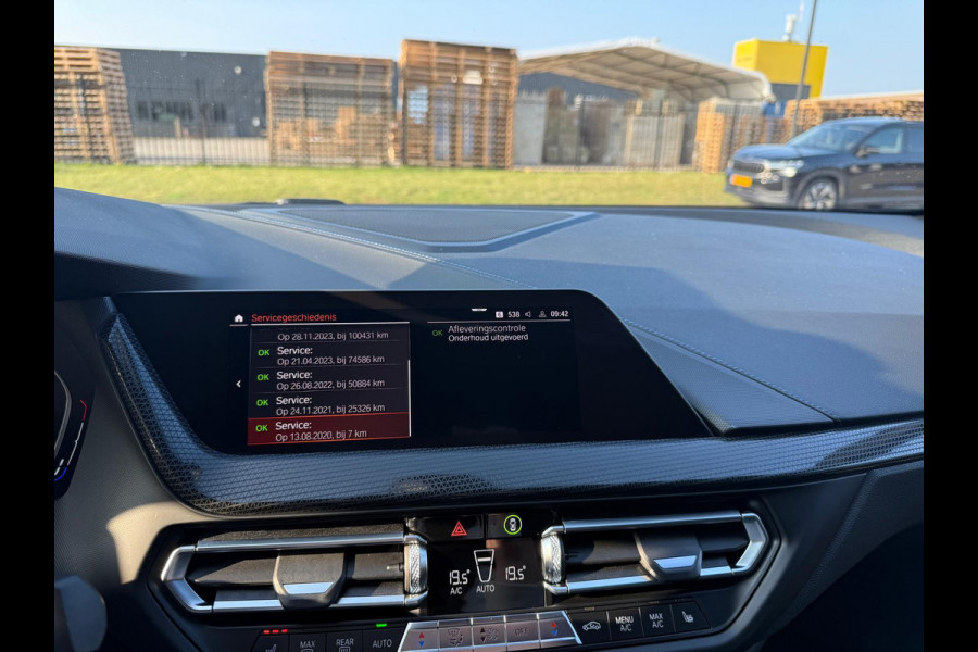 BMW 1-serie 116d Executive | 1E EIGENAAR | 3/6/12MND GARANTIE | AUTOMAAT | LED | CARPLAY | SFEERVERLICHTING | CRUISE | AIRCO |