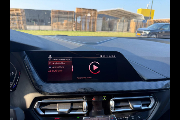 BMW 1-serie 116d Executive | 1E EIGENAAR | 3/6/12MND GARANTIE | AUTOMAAT | LED | CARPLAY | SFEERVERLICHTING | CRUISE | AIRCO |
