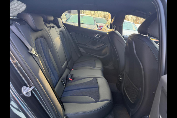 BMW 1-serie 116d Executive | 1E EIGENAAR | 3/6/12MND GARANTIE | AUTOMAAT | LED | CARPLAY | SFEERVERLICHTING | CRUISE | AIRCO |
