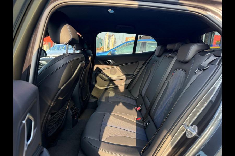 BMW 1-serie 116d Executive | 1E EIGENAAR | 3/6/12MND GARANTIE | AUTOMAAT | LED | CARPLAY | SFEERVERLICHTING | CRUISE | AIRCO |